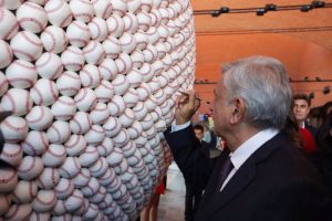 Whip to austerity! Mexican Government buys baseball stadiums in thousand 57 million pesos